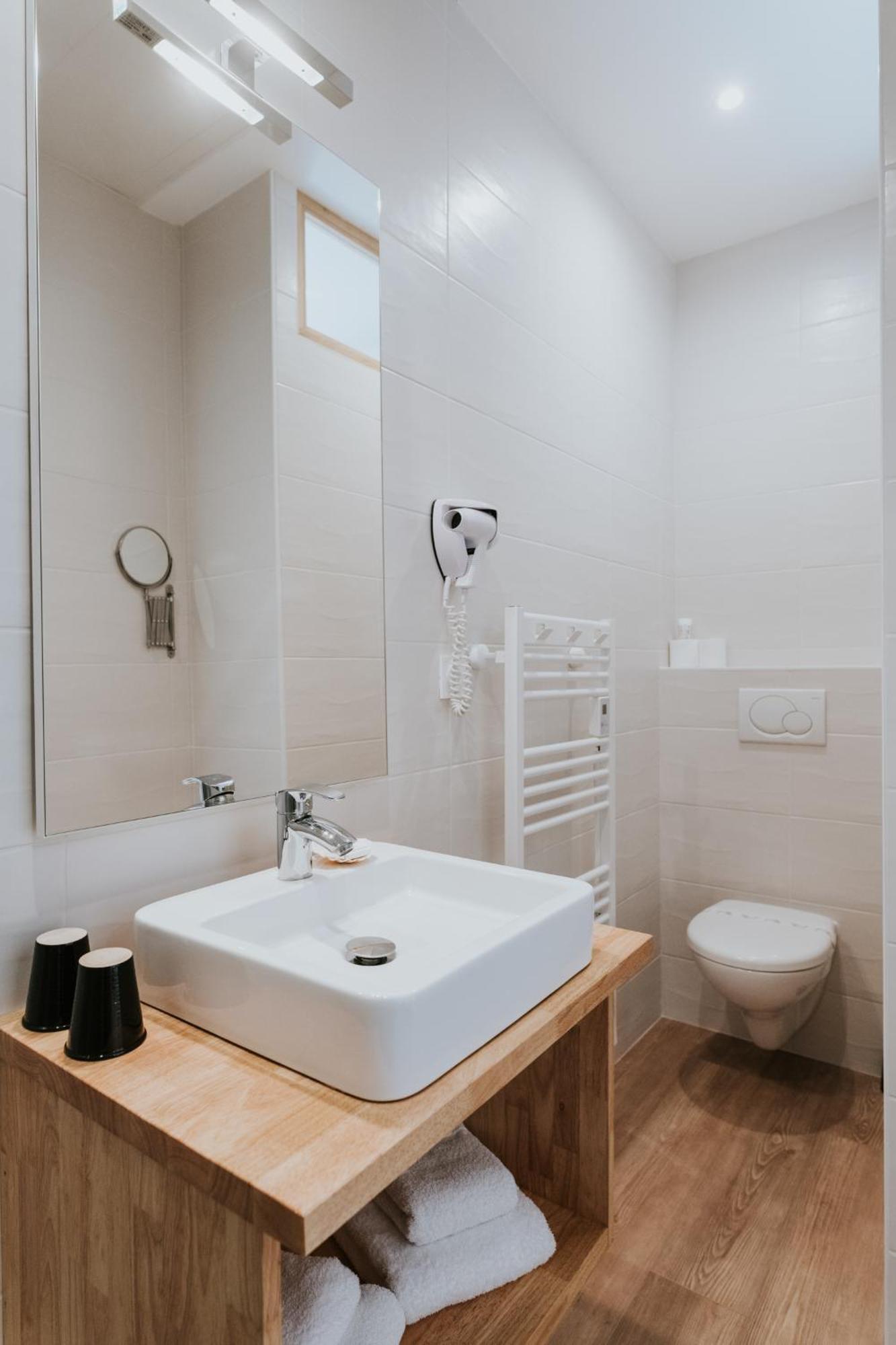 Hotel Aux Tamaris - Vue Mer Roscoff Rom bilde