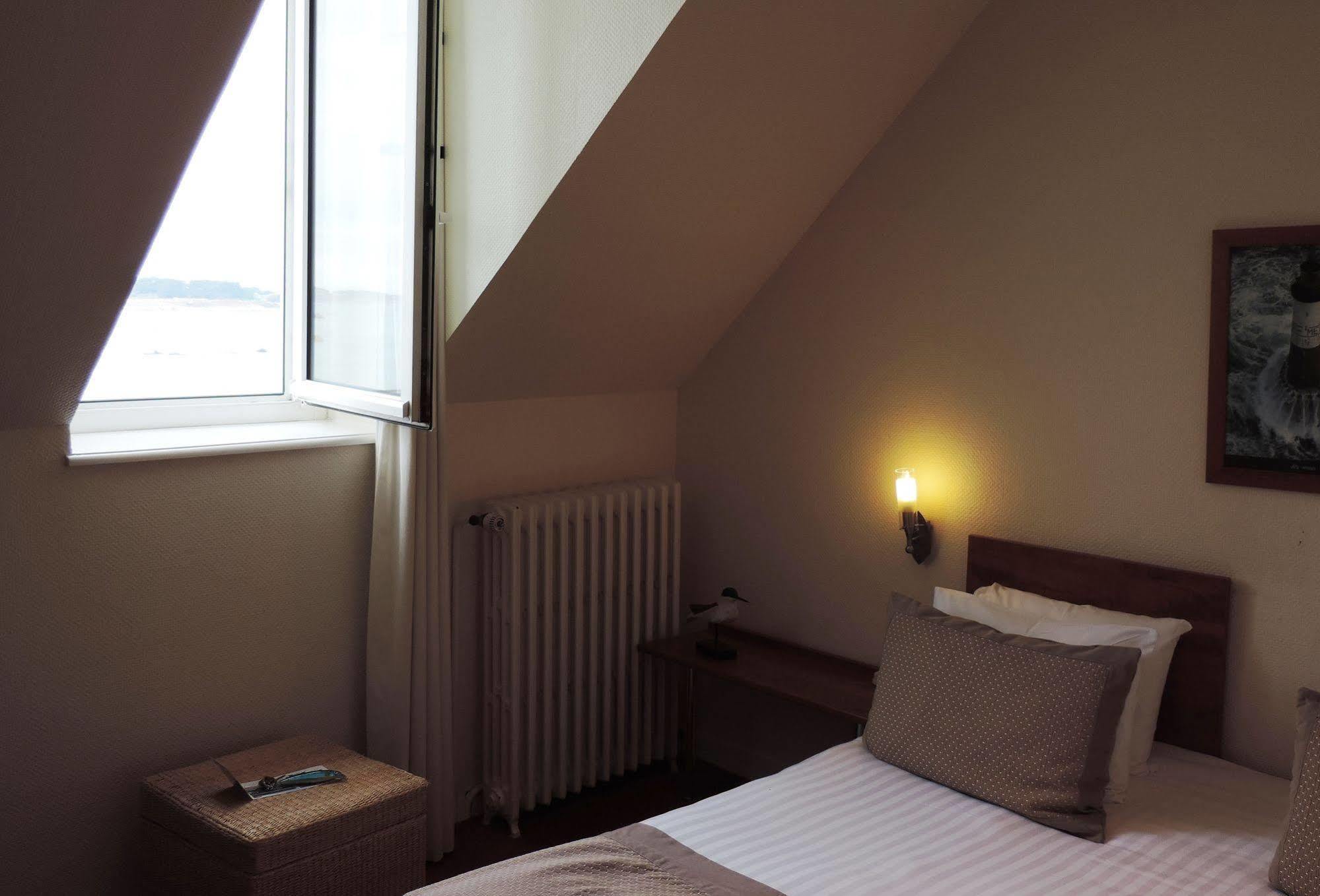 Hotel Aux Tamaris - Vue Mer Roscoff Eksteriør bilde