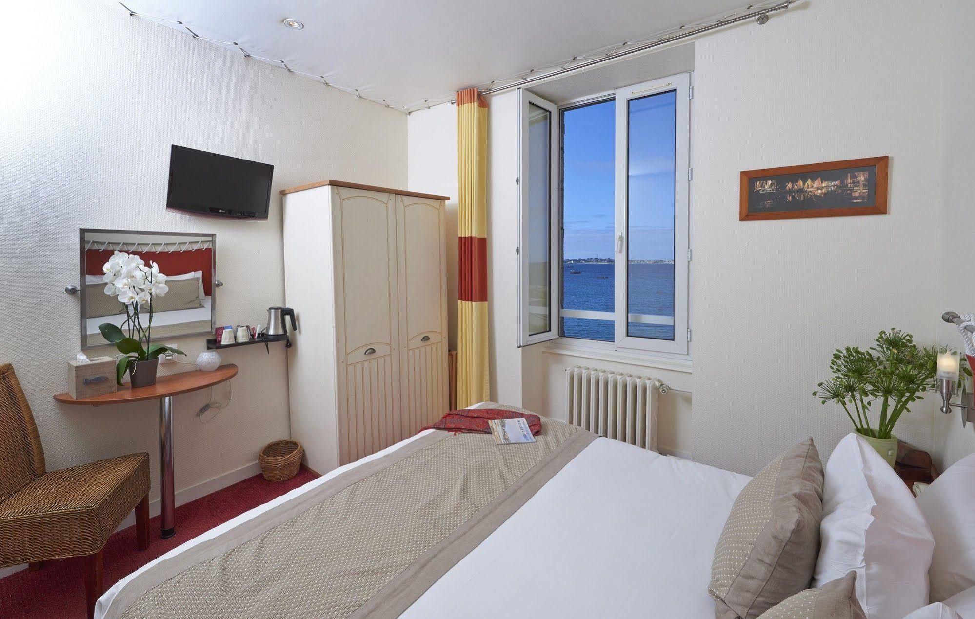Hotel Aux Tamaris - Vue Mer Roscoff Eksteriør bilde