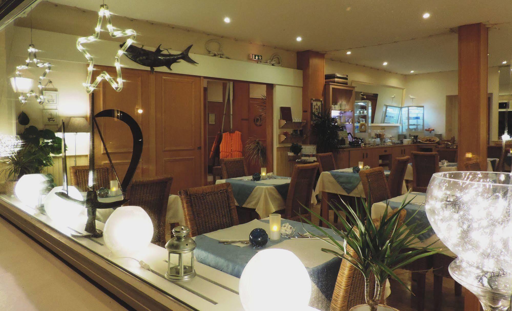 Hotel Aux Tamaris - Vue Mer Roscoff Eksteriør bilde