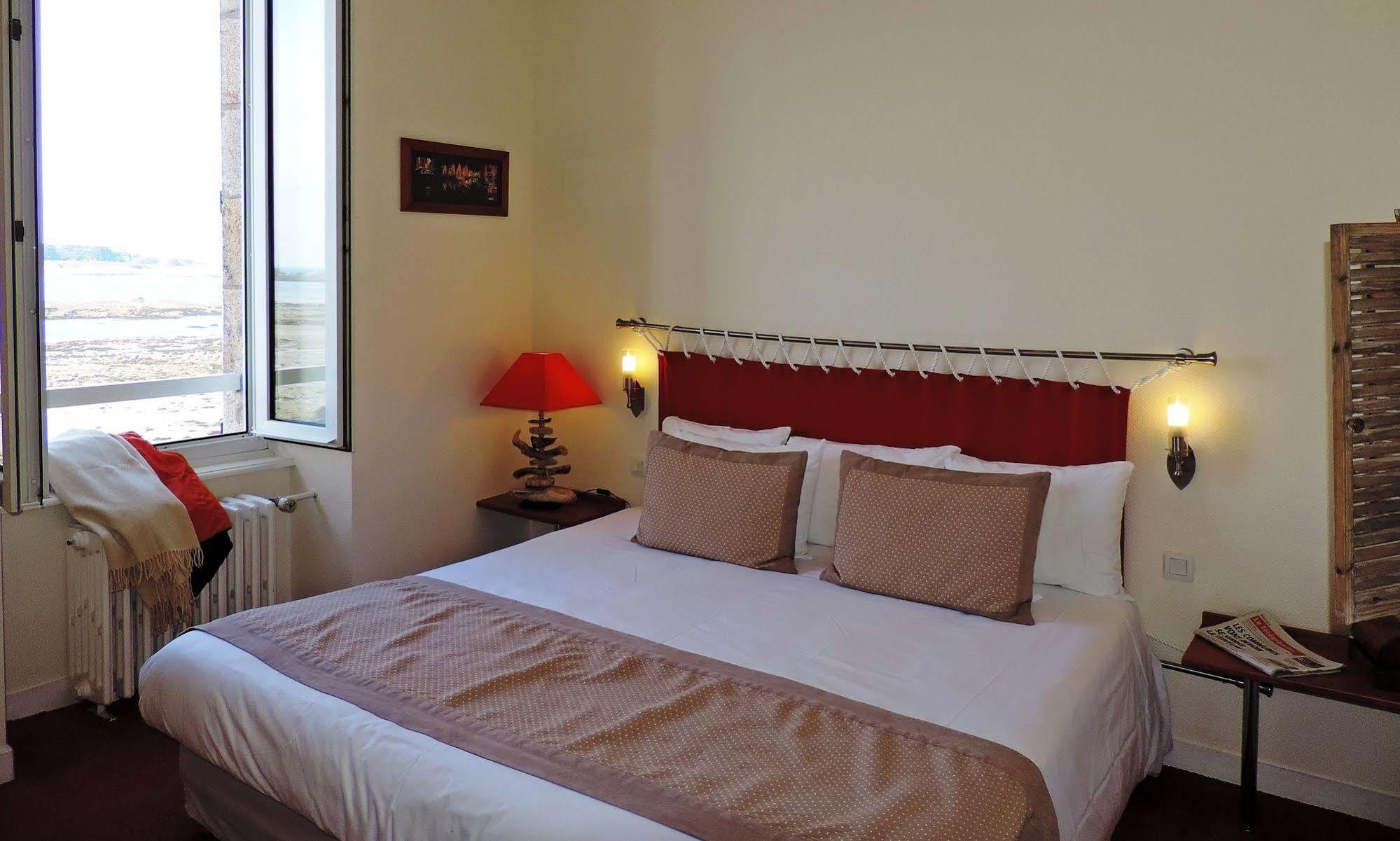 Hotel Aux Tamaris - Vue Mer Roscoff Eksteriør bilde